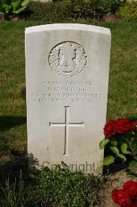 Dozinghem Military Cemetery - MacIver, J