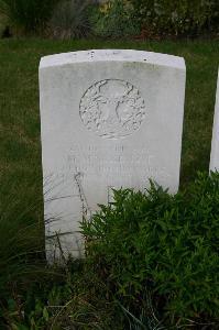 Dozinghem Military Cemetery - MacKenzie, Murdoch