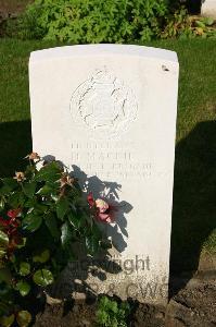 Dozinghem Military Cemetery - MacKie, Harold