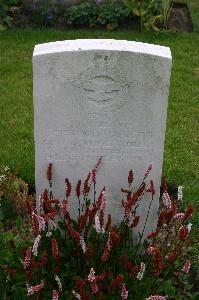 Dozinghem Military Cemetery - MacLeod, Norman