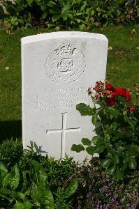 Dozinghem Military Cemetery - Maddams, E J