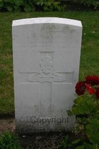 Dozinghem Military Cemetery - Manclark, C