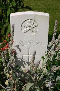 Dozinghem Military Cemetery - Mann, George William