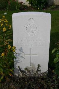 Dozinghem Military Cemetery - Margrove, F G