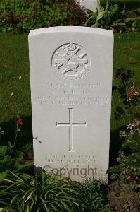 Dozinghem Military Cemetery - Martin, Claude