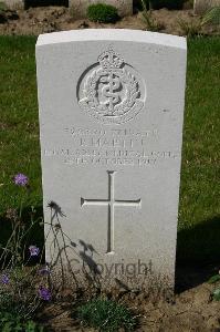 Dozinghem Military Cemetery - Martin, P