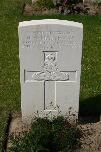 Dozinghem Military Cemetery - Matthews, Henry Arthur