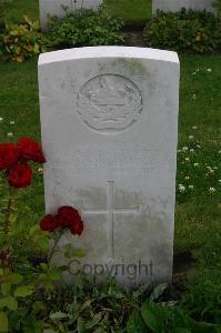 Dozinghem Military Cemetery - Matthews, James Arthur