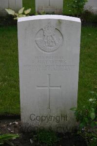 Dozinghem Military Cemetery - Matthews, Robert