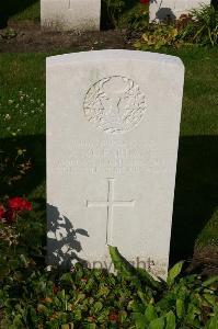 Dozinghem Military Cemetery - McFarlane, P