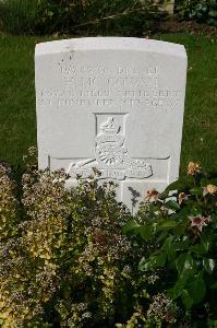 Dozinghem Military Cemetery - McGowan, H