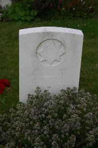 Dozinghem Military Cemetery - McIntyre, A