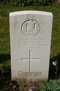 Dozinghem Military Cemetery - McIntyre, J