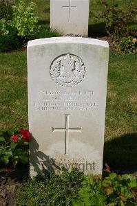 Dozinghem Military Cemetery - McLennan, Alexander