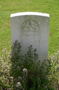 Dozinghem Military Cemetery - McLoughlin, Stephen