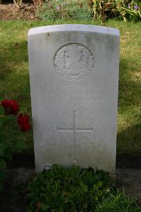 Dozinghem Military Cemetery - McMillan, M