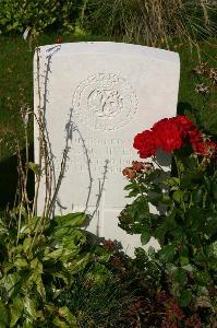 Dozinghem Military Cemetery - McNiven, Archibald