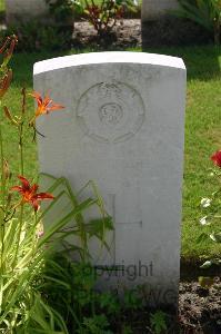 Dozinghem Military Cemetery - McQue, J T