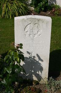 Dozinghem Military Cemetery - Mearing, J