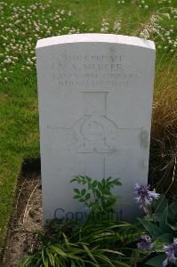 Dozinghem Military Cemetery - Mercer, A