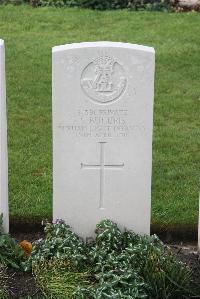 Wytschaete Military Cemetery - Bucuris, S