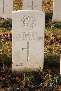 Wytschaete Military Cemetery - Buglass, Robert John