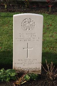 Wytschaete Military Cemetery - Chesnutt, Robert