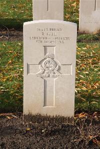 Wytschaete Military Cemetery - Gill, R