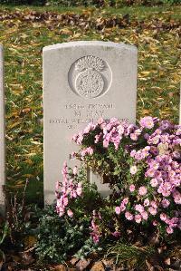 Wytschaete Military Cemetery - May, M