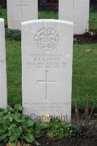 Wytschaete Military Cemetery - Rainey, Robert Boyd