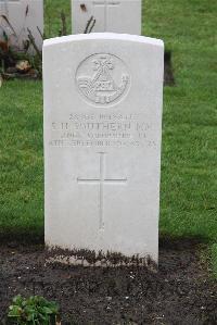 Wytschaete Military Cemetery - Southern, S H