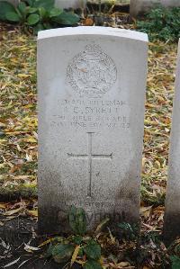 Wytschaete Military Cemetery - Syrett, Robert Charles