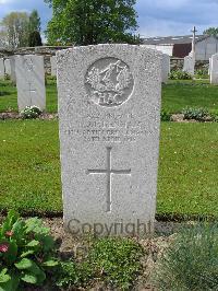 Dickebusch New Military Cemetery - Benham, Leonard John Fullwell