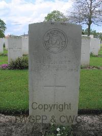 Dickebusch New Military Cemetery - Bennett, F J