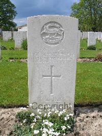 Dickebusch New Military Cemetery - Bennett, John George