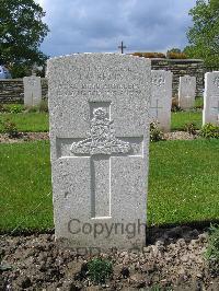 Dickebusch New Military Cemetery - Betts, John George