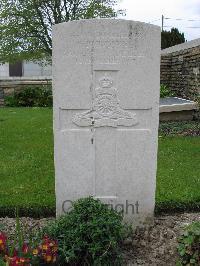 Dickebusch New Military Cemetery - Burgoyne, Frank