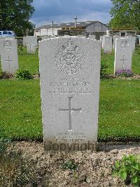 Dickebusch New Military Cemetery - Chiverton, Harry Frank