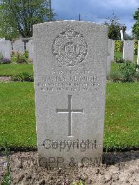 Dickebusch New Military Cemetery - Clough, James