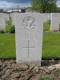 Dickebusch New Military Cemetery - Crawford, H