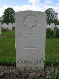 Dickebusch New Military Cemetery - Crick, Albert Victor