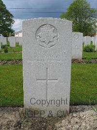 Dickebusch New Military Cemetery - Duncan, A T