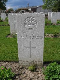 Dickebusch New Military Cemetery - Farrier, Samuel Bertie