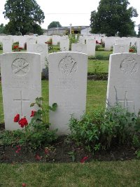 Dickebusch New Military Cemetery - Gilmore, M