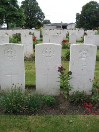 Dickebusch New Military Cemetery - Gingell, Victor John