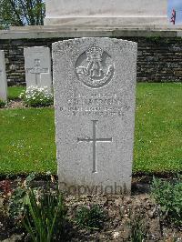 Dickebusch New Military Cemetery - Harrison, George Henry