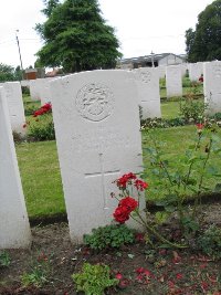 Dickebusch New Military Cemetery - Hillier, Thomas George