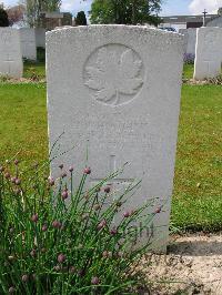 Dickebusch New Military Cemetery - Hodgins, J J