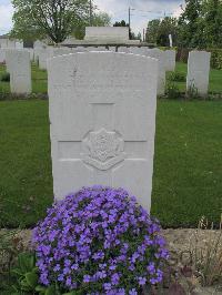 Dickebusch New Military Cemetery - Hough, Topham Becher Dabridgecourt