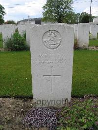 Dickebusch New Military Cemetery - Howells, H